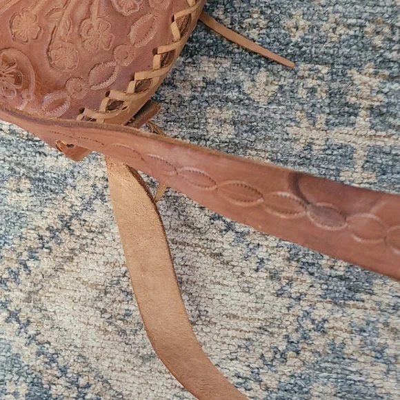 Hand Tooled Vintage Leather Bag - Picture 12 of 16